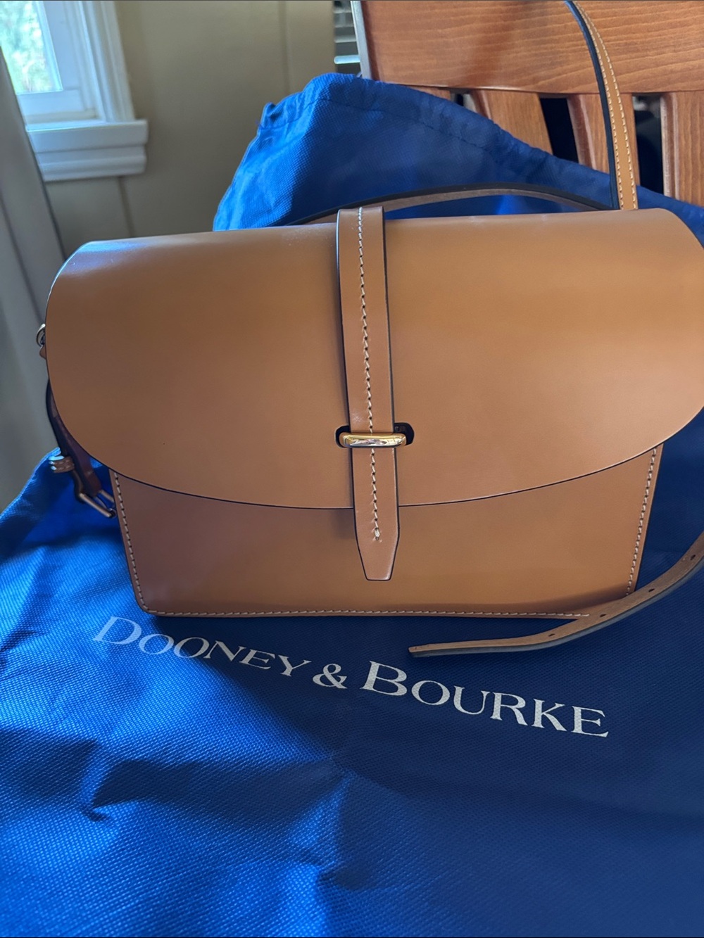 Dooney & Bourke Alto Carolena
Crossbody Flap Leather